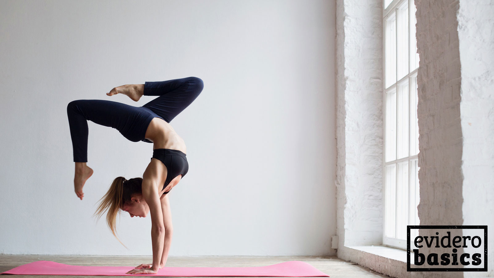 1600px x 900px - So lernst du den Yoga Skorpion | evidero