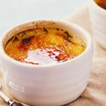 Creme Brulee und andere Desserts mit Kurkuma