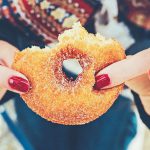 Heißhungerattacke: Ein angebissener Doughnut